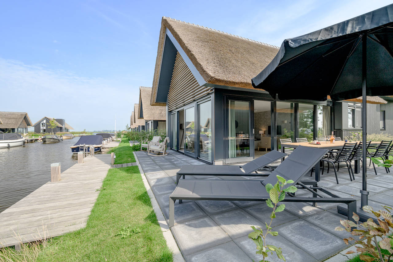 aan het water in heeg achterkant