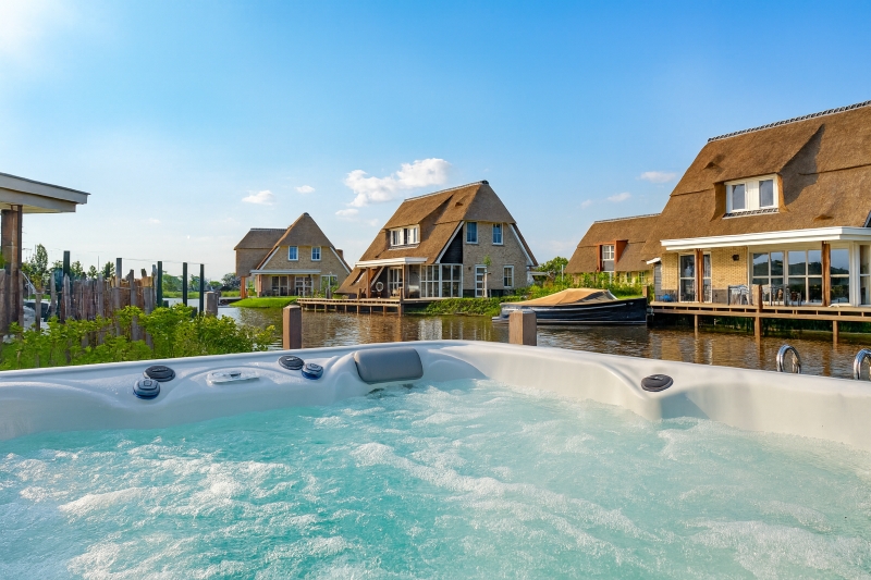 friese meren villas in delfstrahuizen aangelegde boot