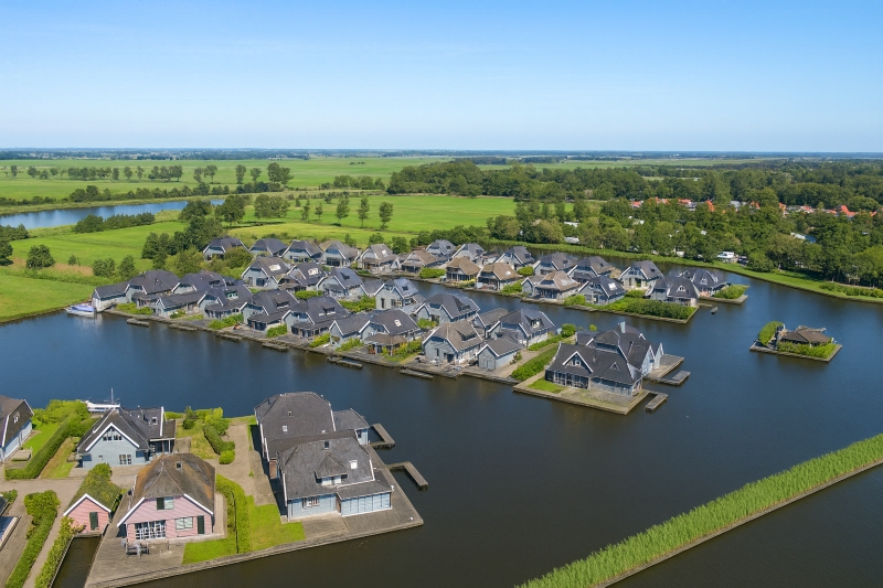 Villapark sneekermeer. Vakantiehuis sneekermeer aan het water