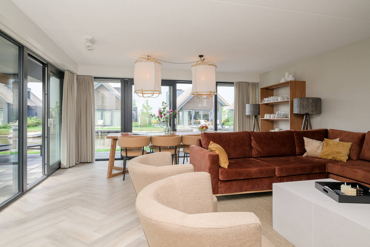 aan het water in heeg wetterhaghe woonkamer