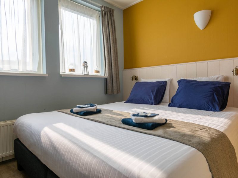 familiehuis aan het water in heeg op vakantiepark aan het water slaapkamer