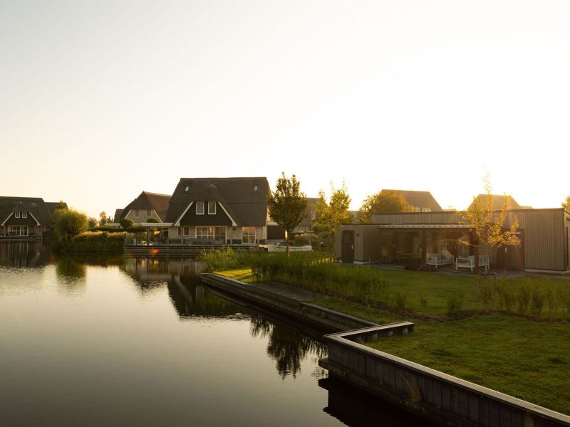 friese meren villas in delfstrahuizen huisjes aan het water