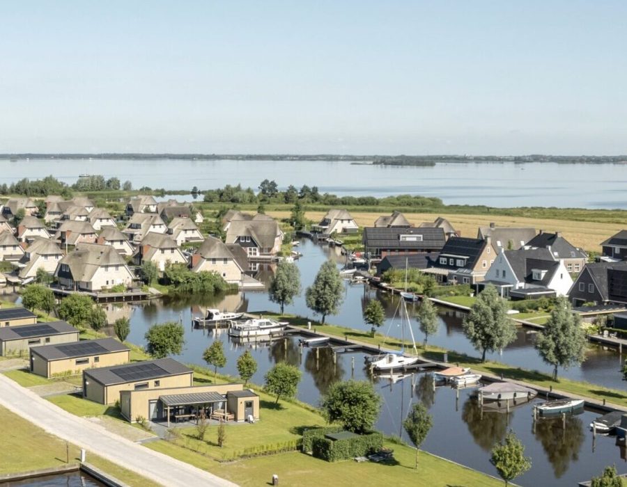 friese meren villas in delfstrahuizen parkoverzicht