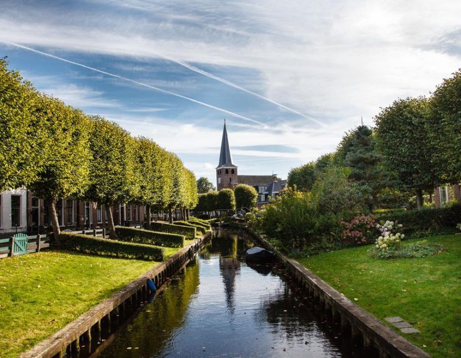 Slenter door een gezellige dorpje in friesland vlakbij idskenhuizen