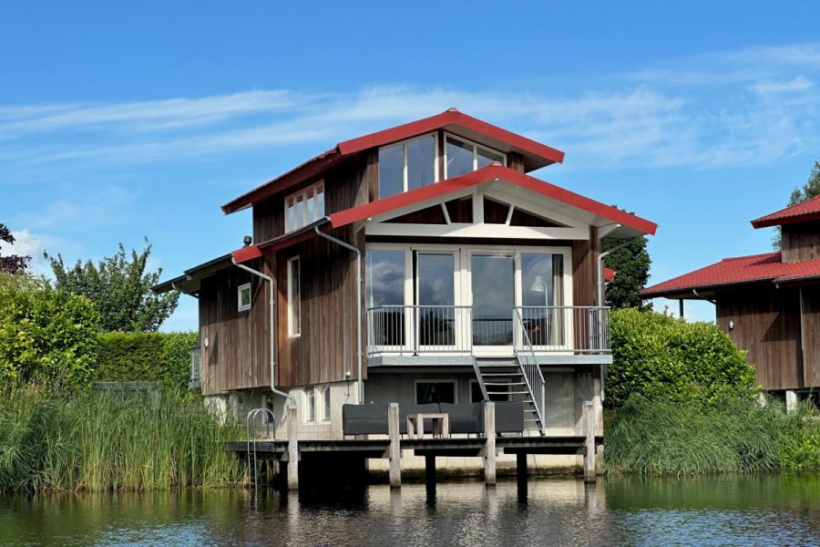 goudplevier bubbelbad op waterpark zwartkruis in noardburgum achterkant