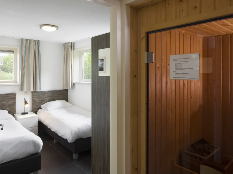 goudplevier sauna plus in waterpark zwartkruis in noardburgum slaapkamer met sauna