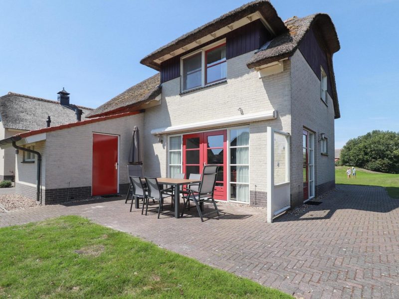 makkum beach resorts duinvilla deluxe sauna tuin