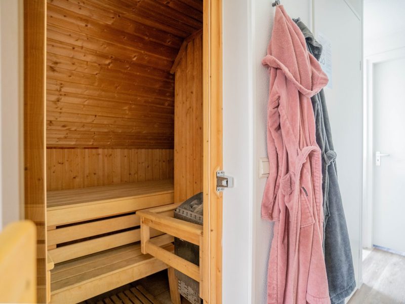makkum beach resorts in makkum visservilla sauna