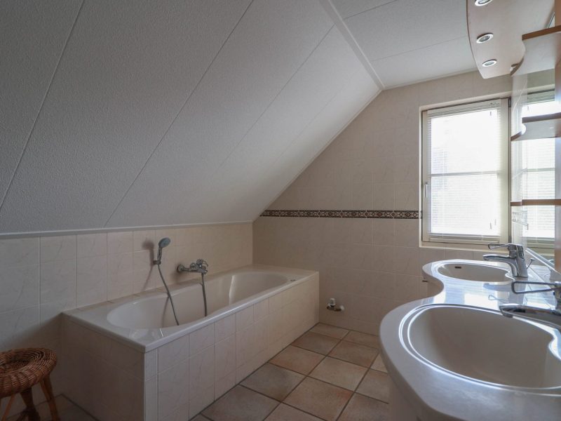 makkum beach resorts duinvilla deluxe sauna badkamer