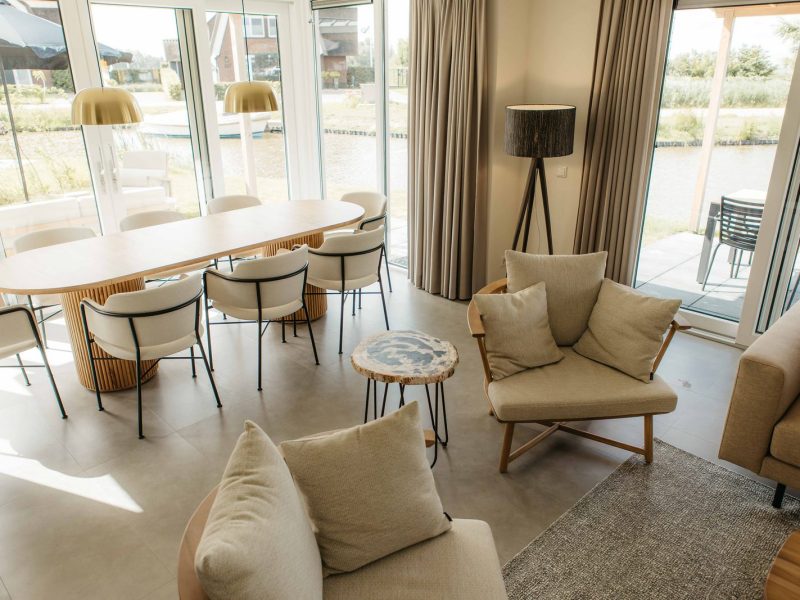 pharshoeke in heeg watervilla buitenzijde met sauna binnekant