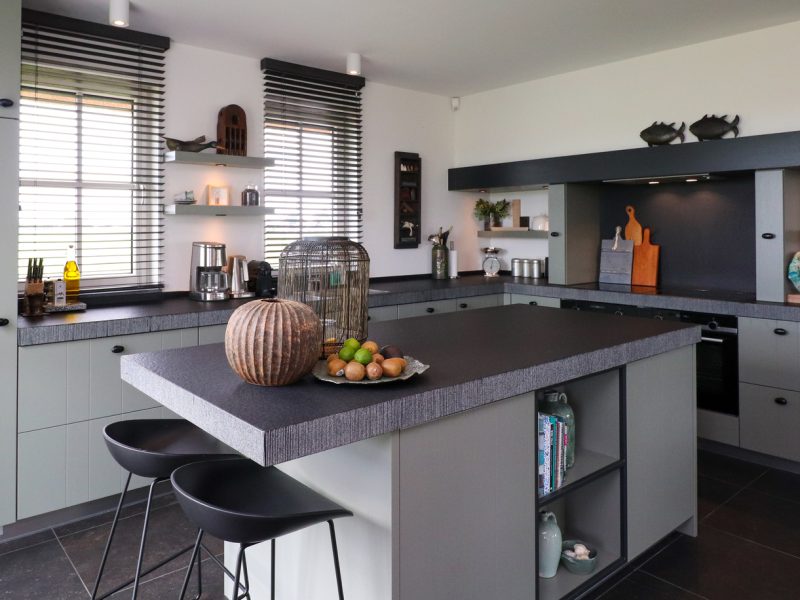 premium xl watervilla in delfstrahuizen op de friese meren villas keuken