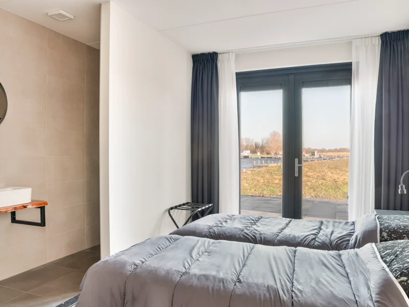 roerdomp wellness plus in waterpark zwartkruis in noardburgum slaapkamer met douche