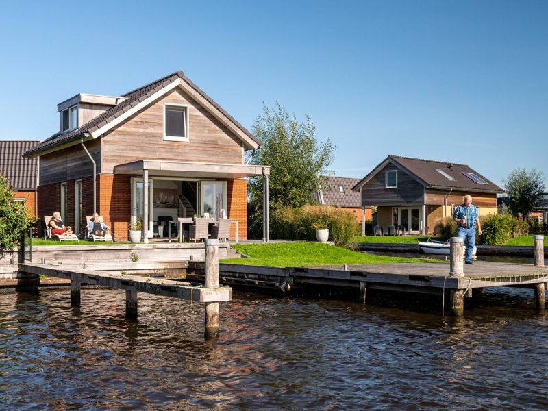 tusken de marren in akkrum sneekermeer 4 personen achterkant