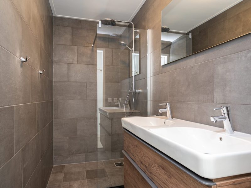 tusken de marren anker 6 personen badkamer