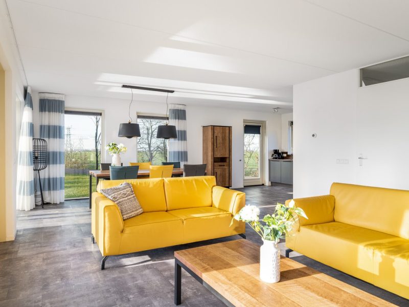 vakantiehuis 6 personen in tusken de marren woonkamer