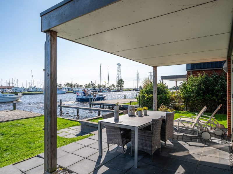 tusken de marren in akkrum sneekermeer 4 personen terras