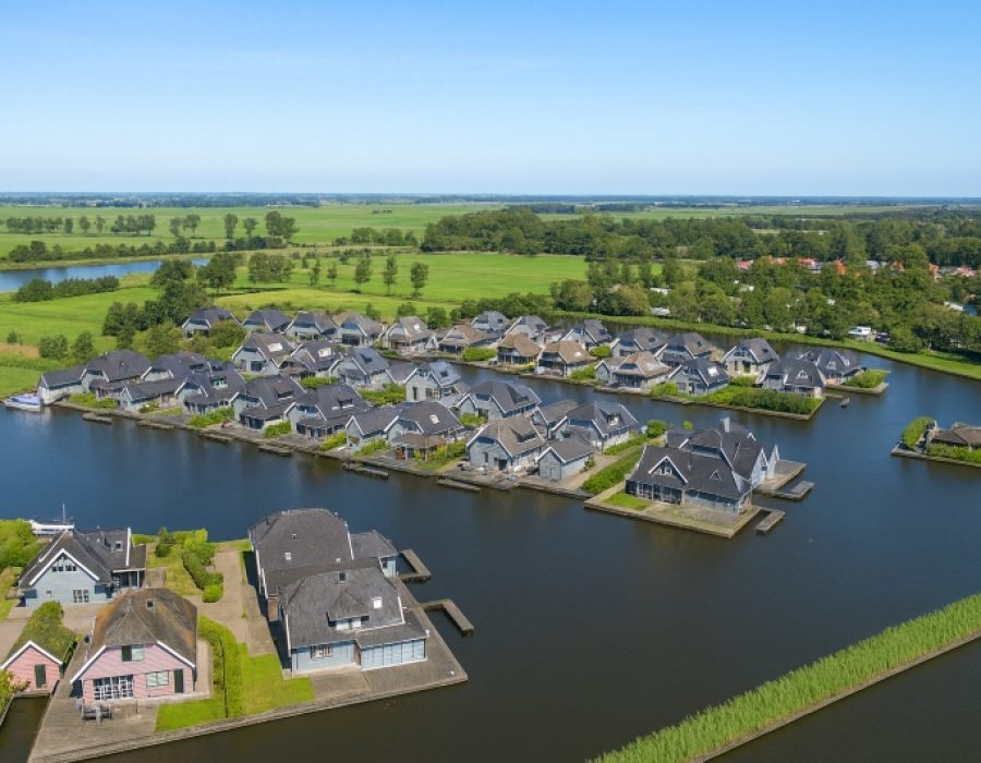 Villapark sneekermeer. Vakantiehuis sneekermeer aan het water