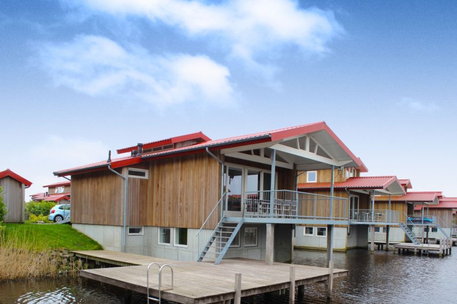 waterpark zwartkruis in noardburgum bungalow met aanlegsteiger