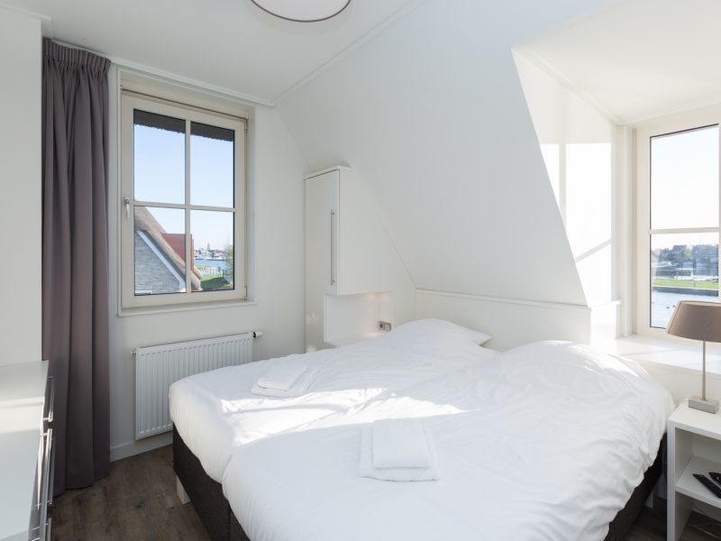 watervilla met jacuzzi 8 personen in delfstrahuizen op friese meren villas slaapkamer