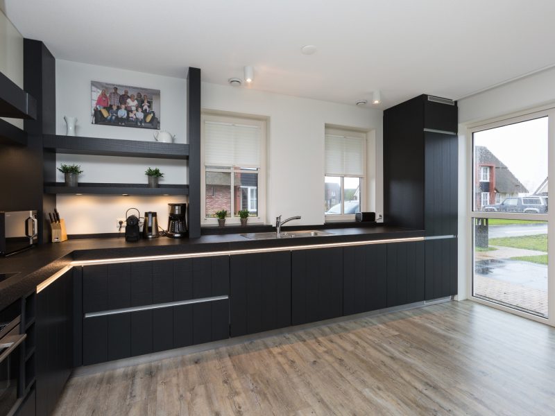 wellness watervilla in delfstrahuizen op de friese meren villas keuken