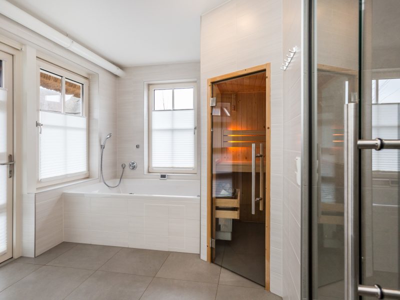 wellness watervilla in delfstrahuizen op de friese meren villas sauna