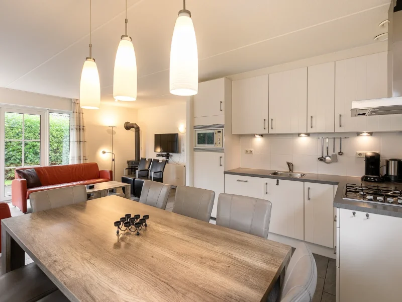 wellness wiidbungalow 8 8 personen in earnewald op vakantiepark it wiid keuken