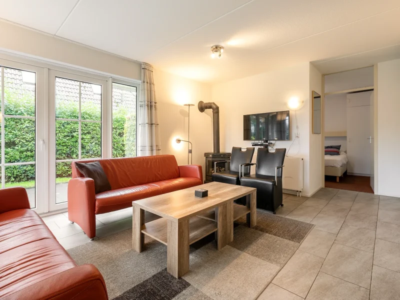 wellness wiidbungalow 8 8 personen in earnewald op vakantiepark it wiid woonkamer