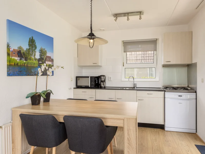 wetterbungalow 5 personen in earnewald op vakantiepark it wiid keuken