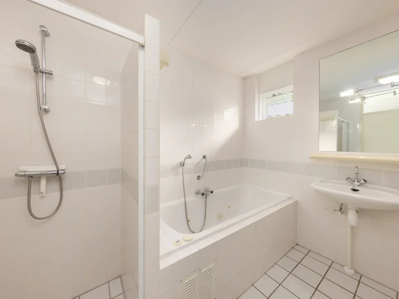 wiidbungalow 8a 8 personen in earnewald op vakantiepark it wiid badkamer